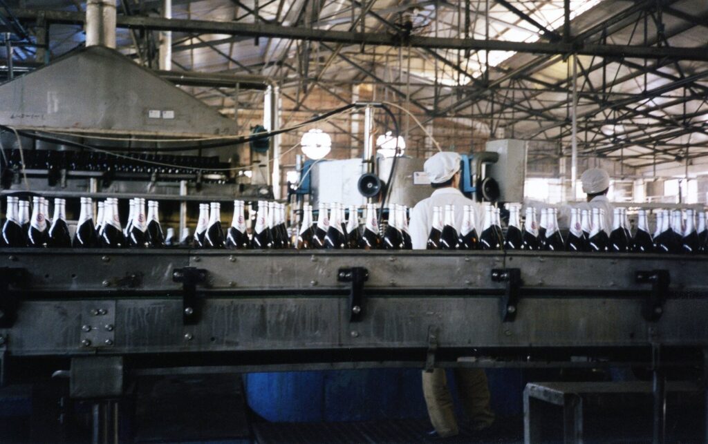 Beverage bottling line in a food and beverage plant, illustrating geopolitical supply chain risk to food and beverage suppliers