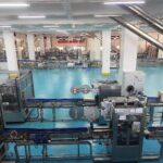 Automated food and beverage production line with filling and conveyor equipment, illustrating accounts payable days supplier risk in food sourcing